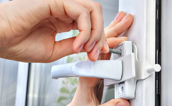 Sai lầm thường gặp khi chọn khóa cửa nhôm kính